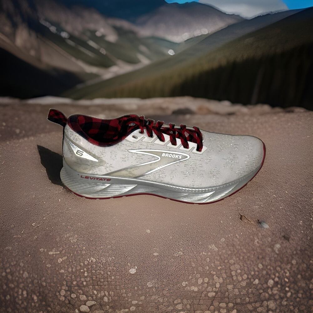 Brooks Womens Sz 8.5 Levitate 6 Run Merry Christmas Snowflake Shoes 1203831B192